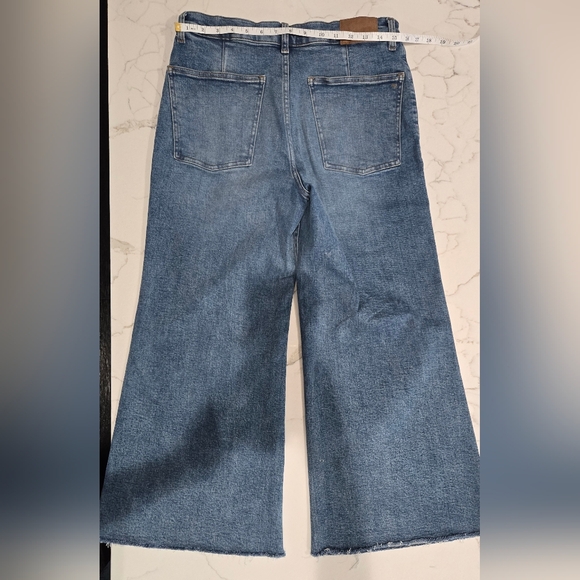 MADEWELL Flared Wide-Leg Crop Jeans. SIZE 30 - Picture 3 of 8